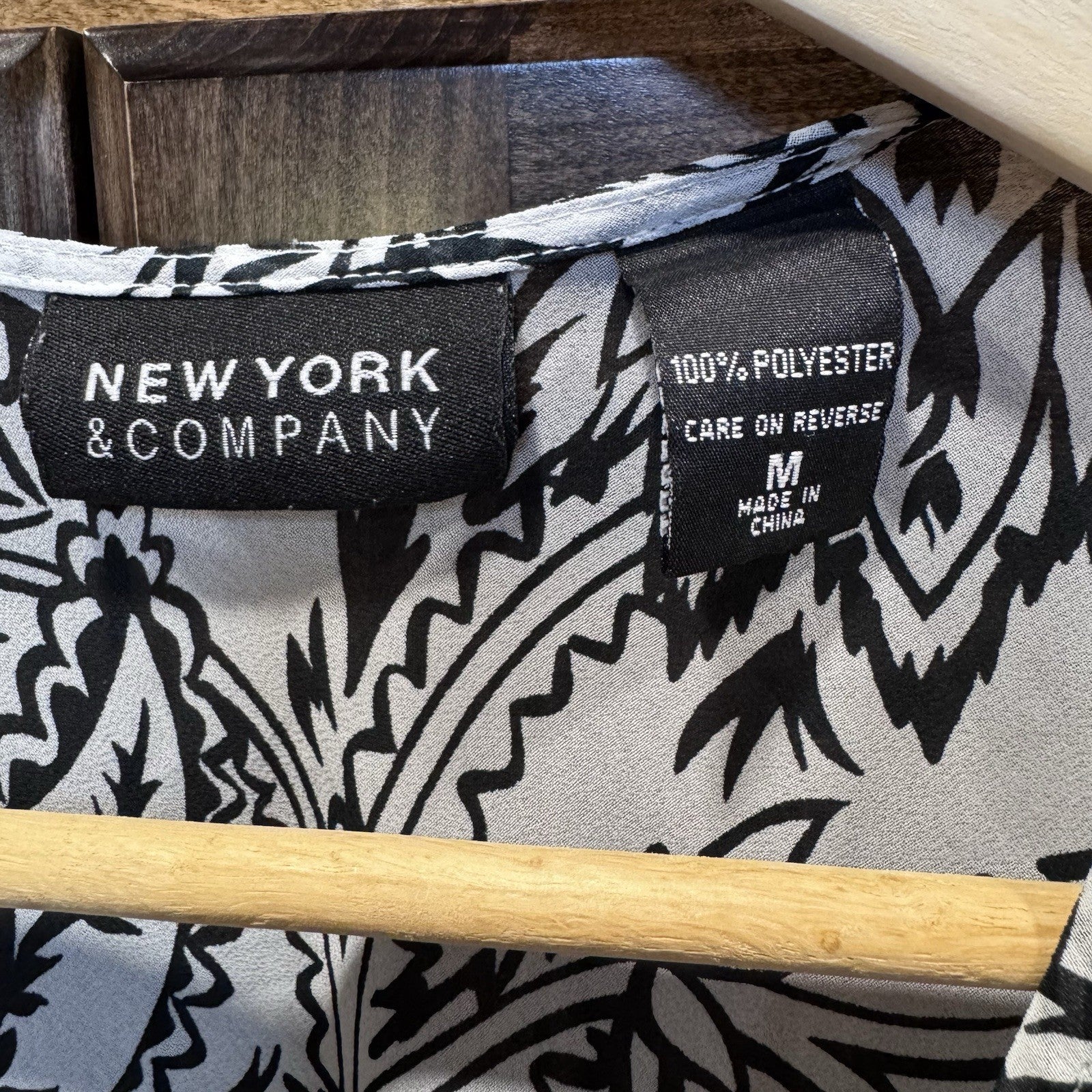 New York & Company Black White Print Blouse Size M Drawstring Waist 3/4 Sleeve