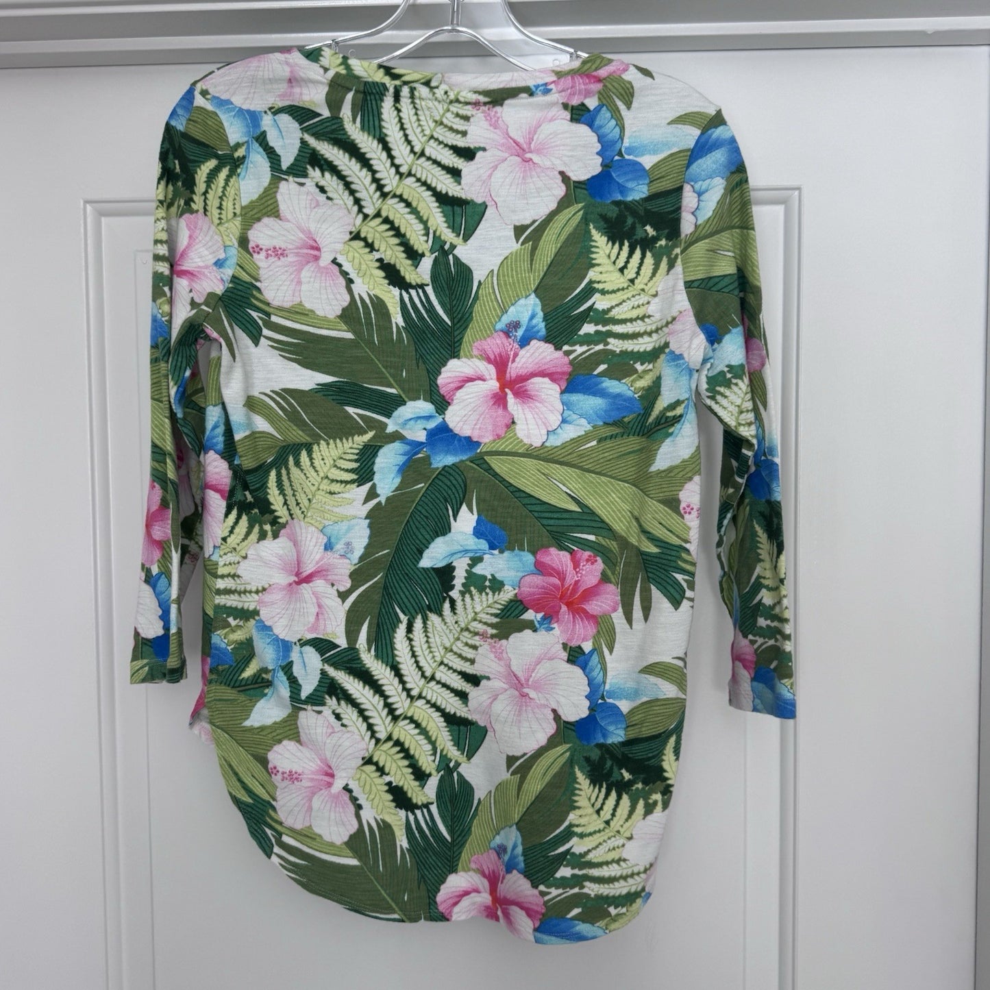 Tommy Bahama XS Floral V-Neck Top Long Sleeve Hibiscus Green Pink Blue Cotton