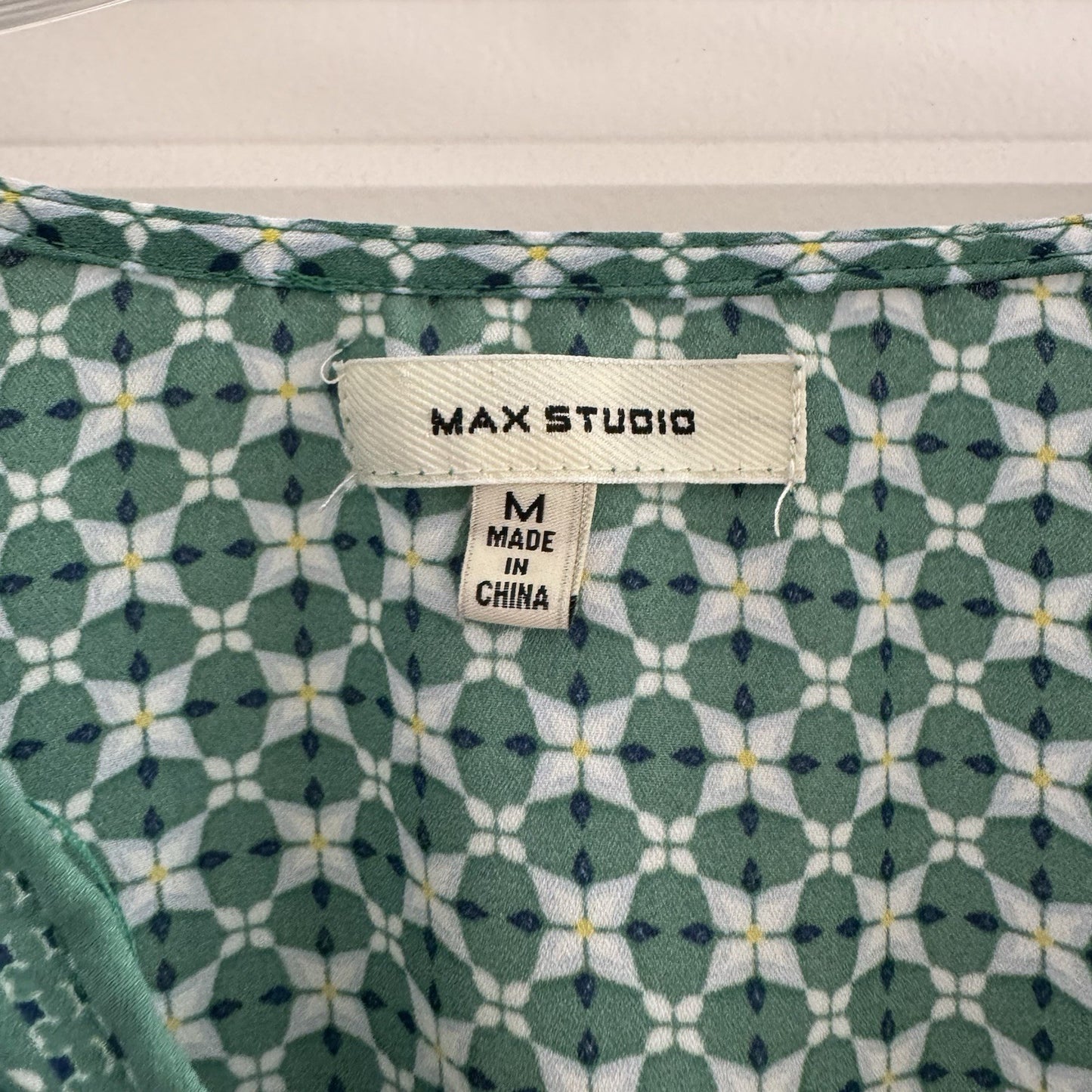 Max Studio Green Geometric Print Tunic Top Belted Waist V-Neck Size medium