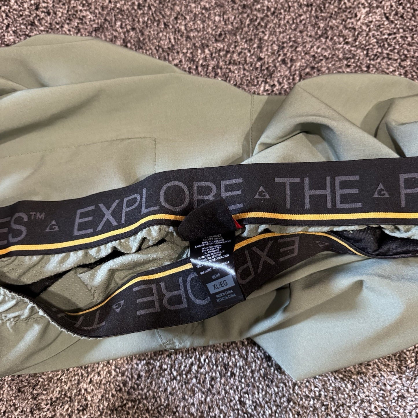 Gerry Men’s XL Cargo Hiking Shorts Green Zip Pockets Stretch Quick Dry Outdoor