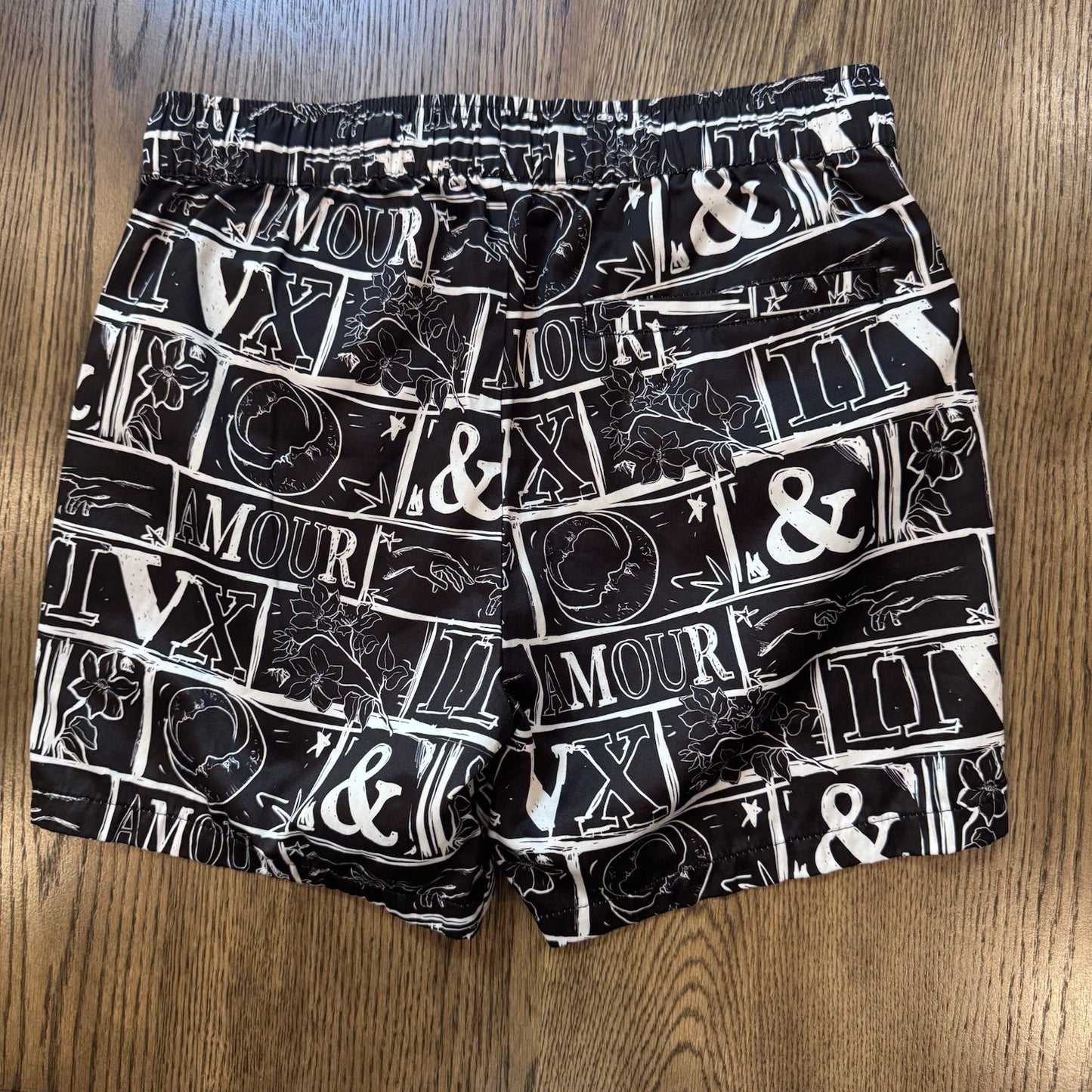 ASOS DESIGN Men’s Black & White Graphic Print Shorts Size XS 30”