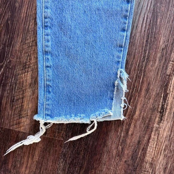 Urban outfitter BDG slim straight distressed denim Jean size 26 light wash