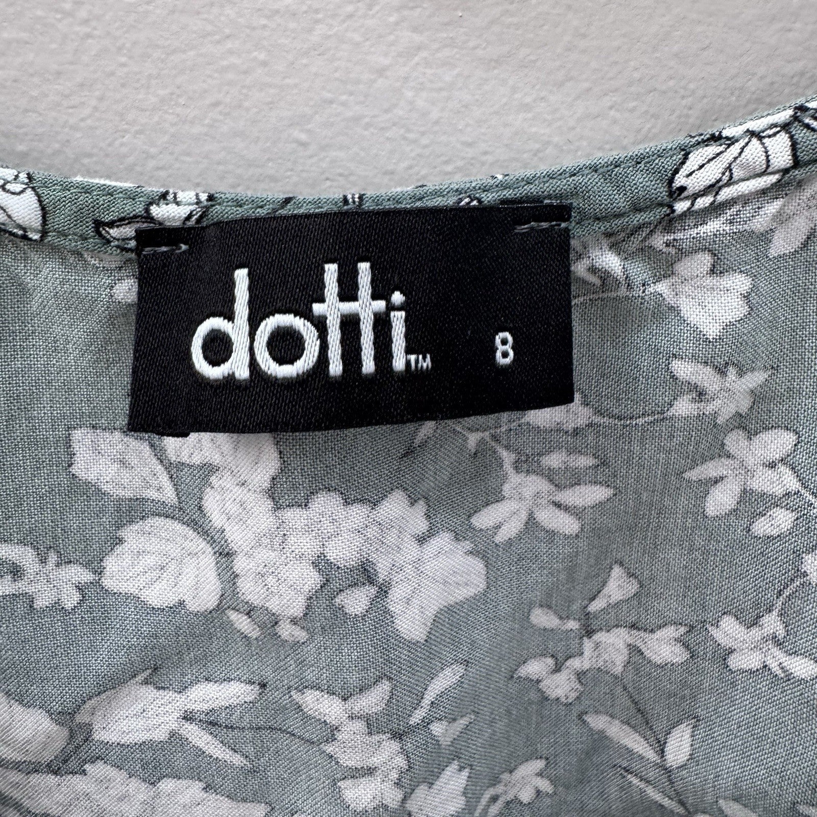 Dotti Green Floral Wrap Dress Women’s Size 8 Short Sleeve Viscose Casual