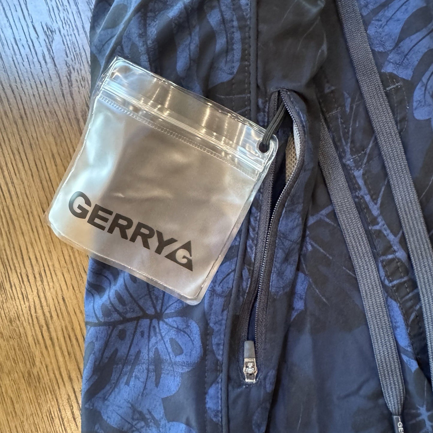 Gerry Men’s Swim Trunks Size L Blue Leaf Print Board Shorts