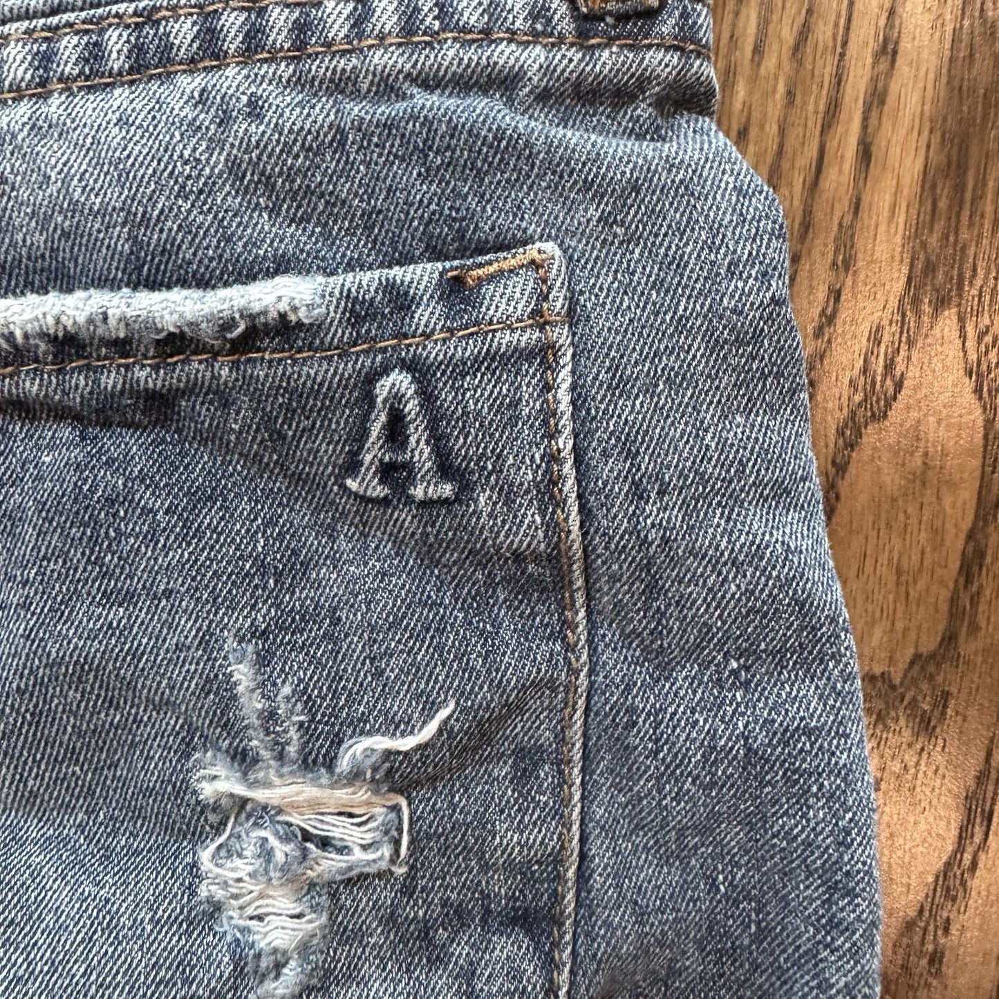 Articles of Society Distressed Jean Shorts Women’s Size 25 Raw Hem Fraye