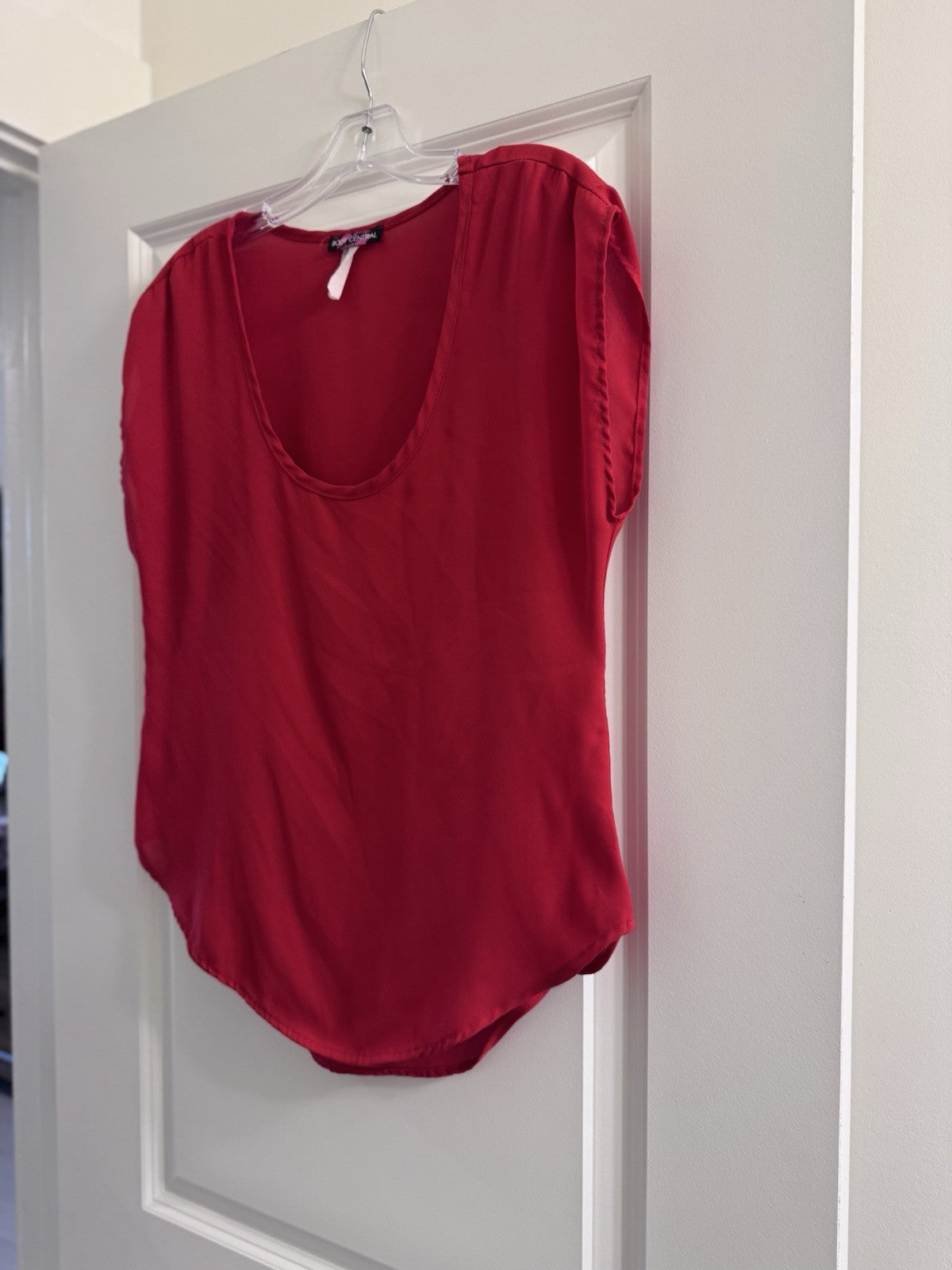 Body Central Red Cap Sleeve Blouse Small High Low Hem Scoop Neck Y2K Style