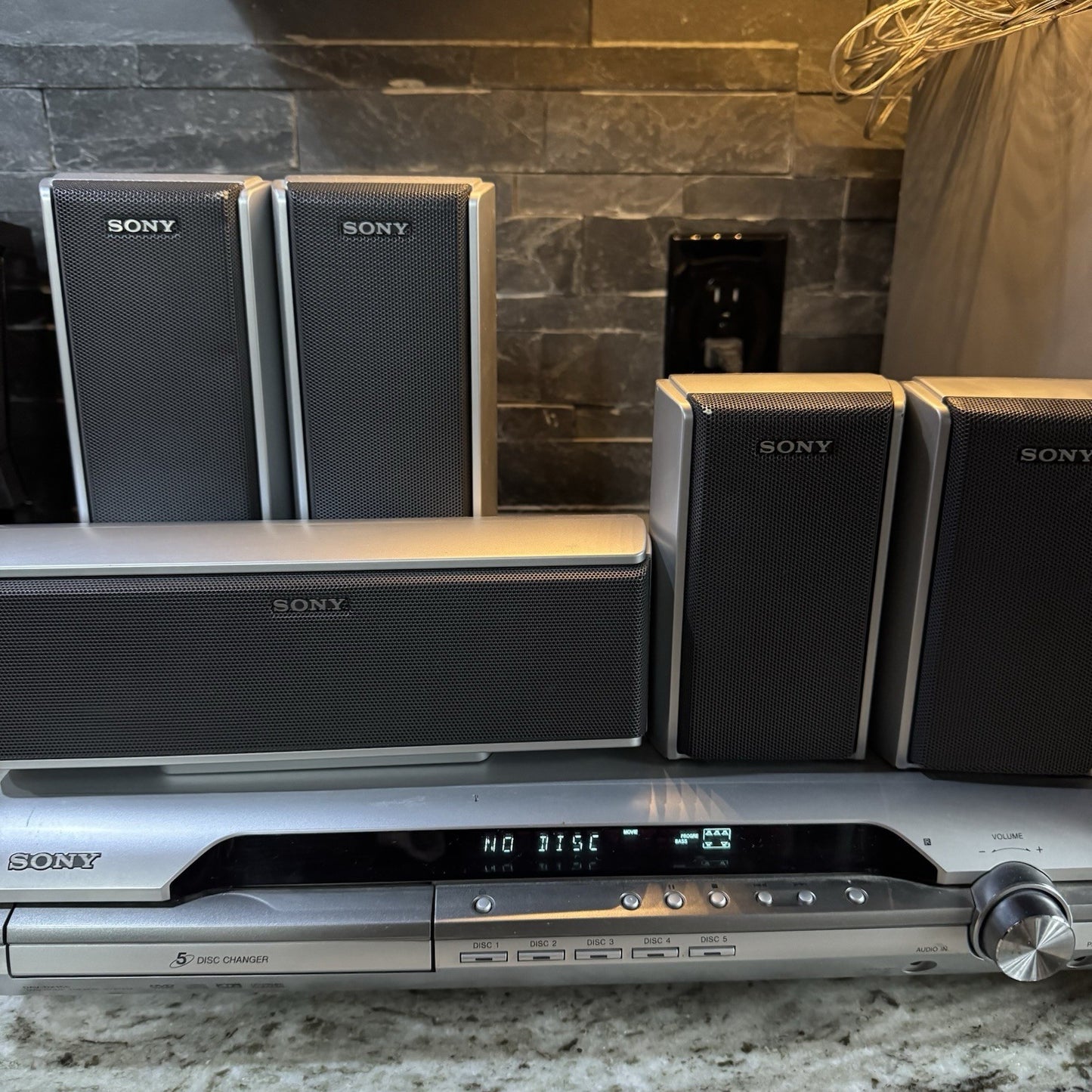 Sony S-master Digital Amplifier DAV-HDX266 5CD DVD Receiver W/ Speakers Sub