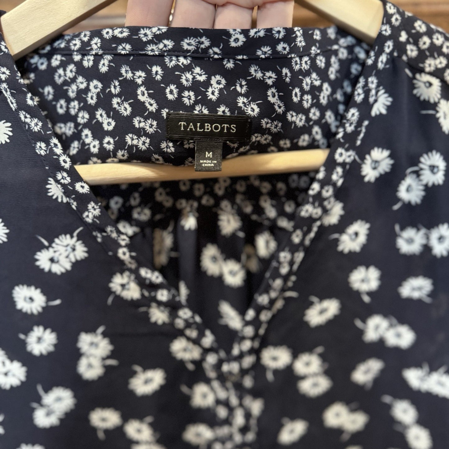 Talbots Sleeveless Blouse Women’s Medium Navy Blue Floral