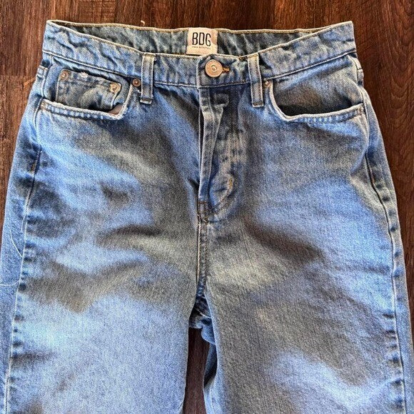 Urban outfitter BDG slim straight distressed denim Jean size 26 light wash
