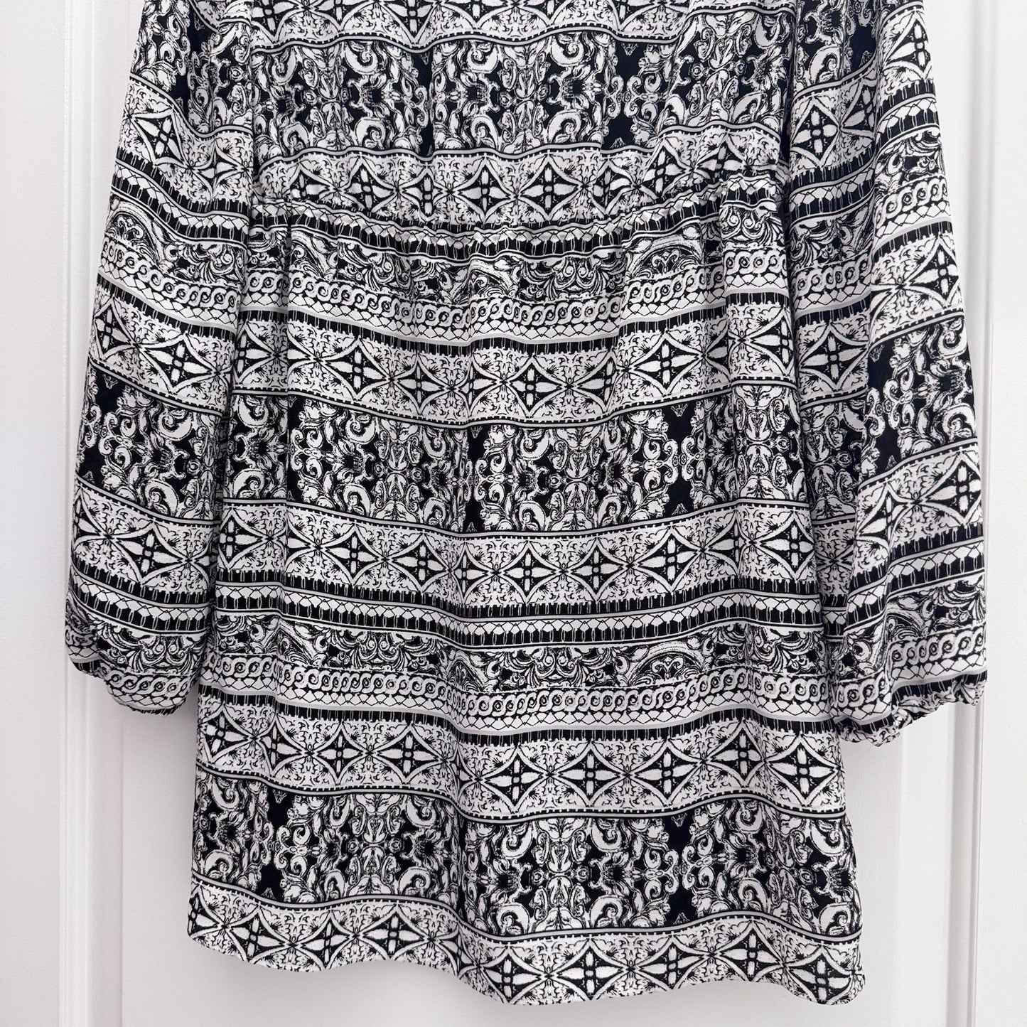 White House Black Market Tunic Top Size 2 Black White Geometric Print Boho