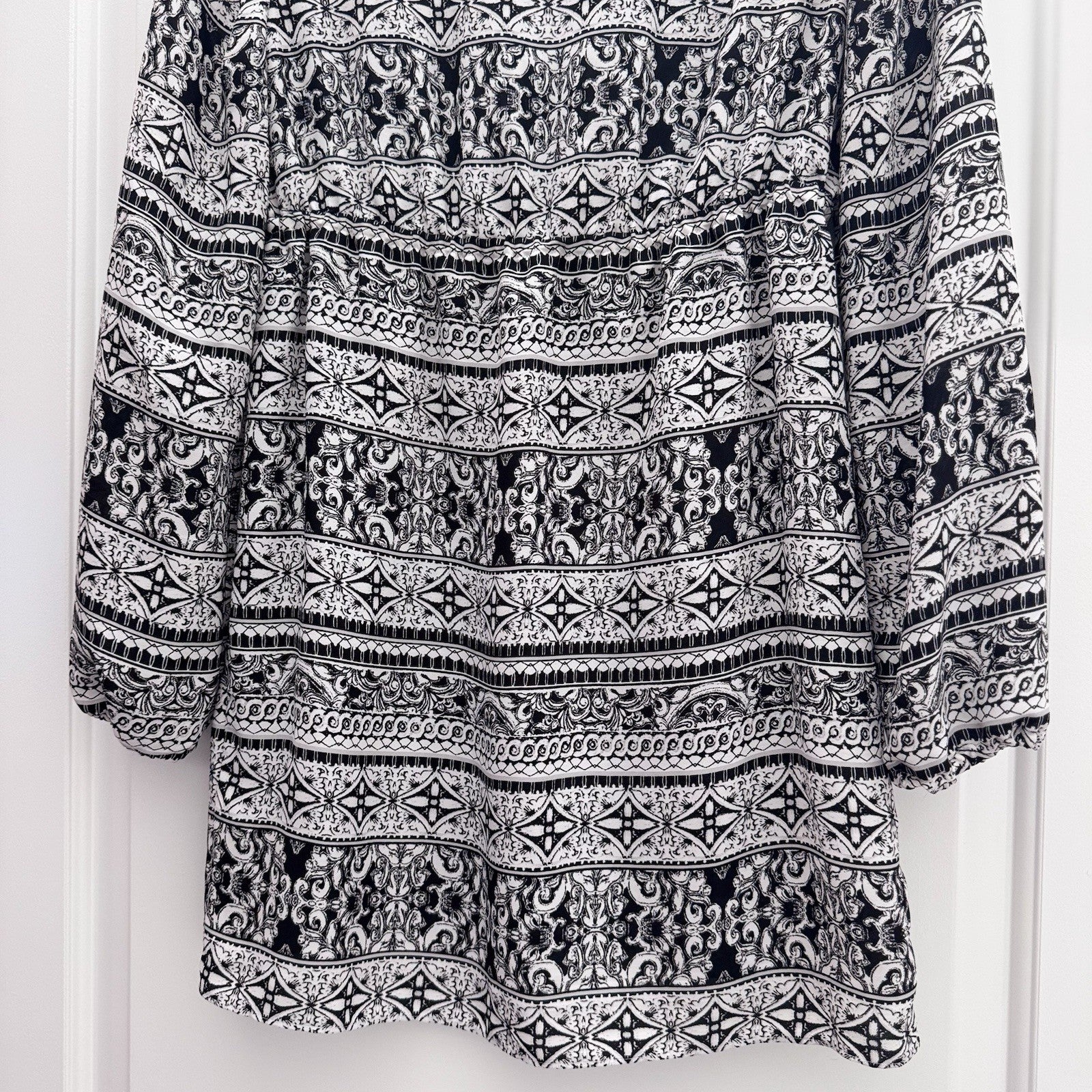 White House Black Market Tunic Top Size 2 Black White Geometric Print Boho