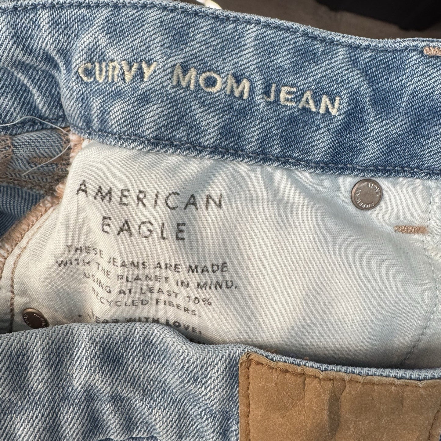 American Eagle Curvy Mom Jeans Women’s 4 Distressed Ripped High Rise Light Wash
