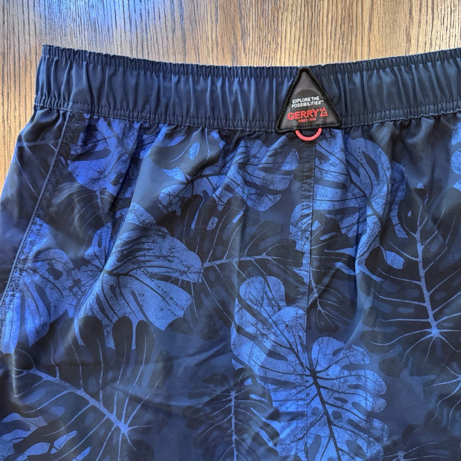 Gerry Men’s Swim Trunks Size L Blue Leaf Print Board Shorts