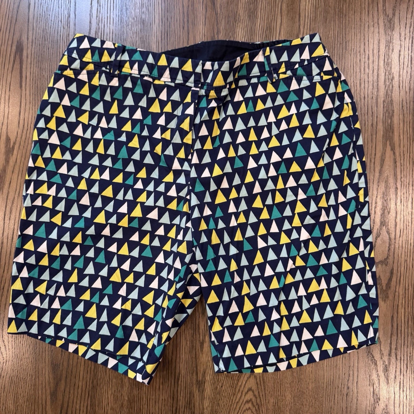 Talbots Perfect Shorts Size 14W | Colorful Triangle Print | Stretch Cotton