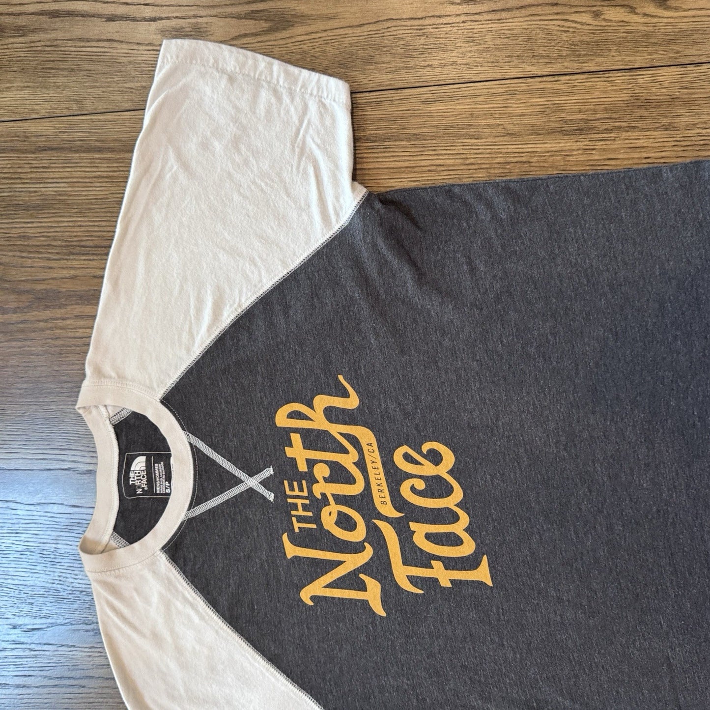 The North Face Men’s Raglan Logo T-Shirt Size S Gray Cream Classic Fit 50/50