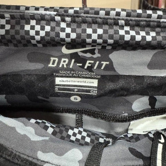 NIKE EPIC LUX TIGHT FIT RUNNING CAPRIS BLACK-GRAY CAMO PRINT Women's size small