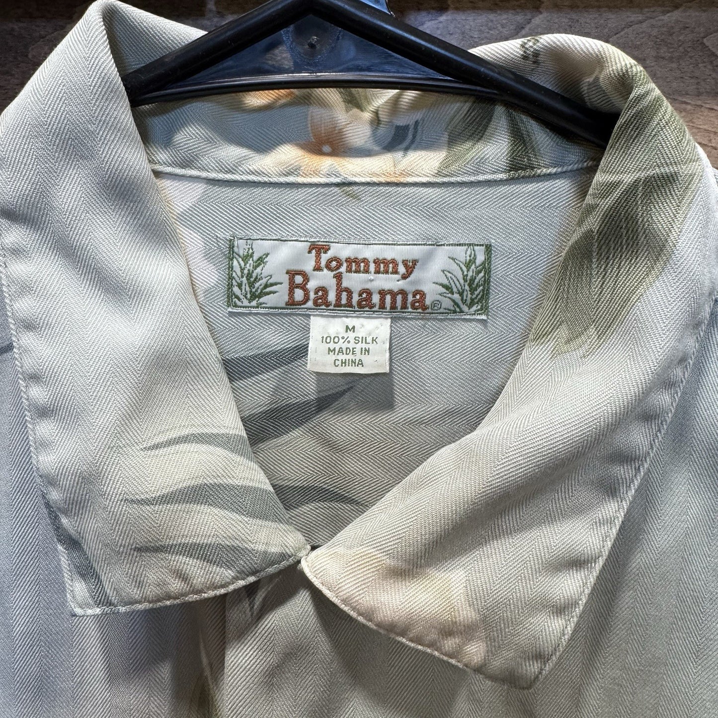Tommy Bahama Silk Hawaiian Shirt Medium Floral Green Leaves Tropical