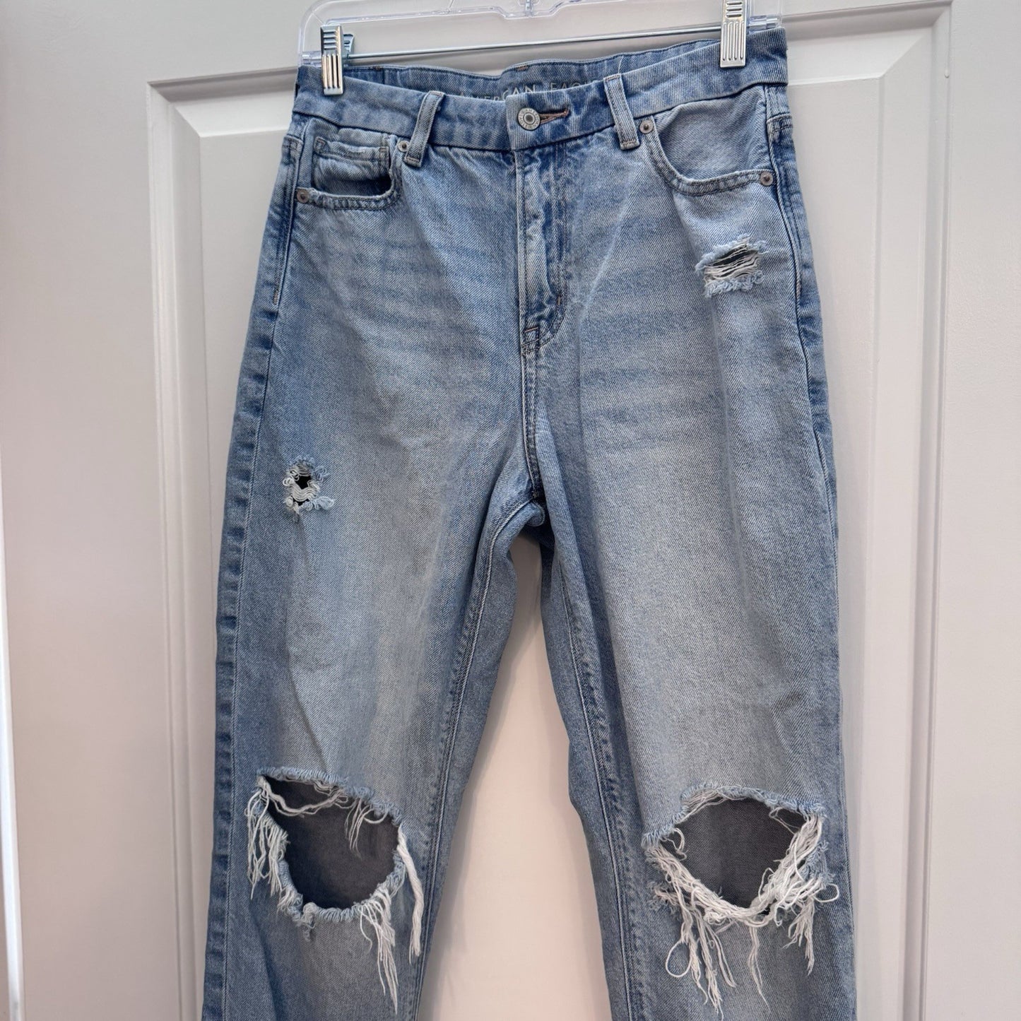 American Eagle Curvy Mom Jeans Women’s 4 Distressed Ripped High Rise Light Wash