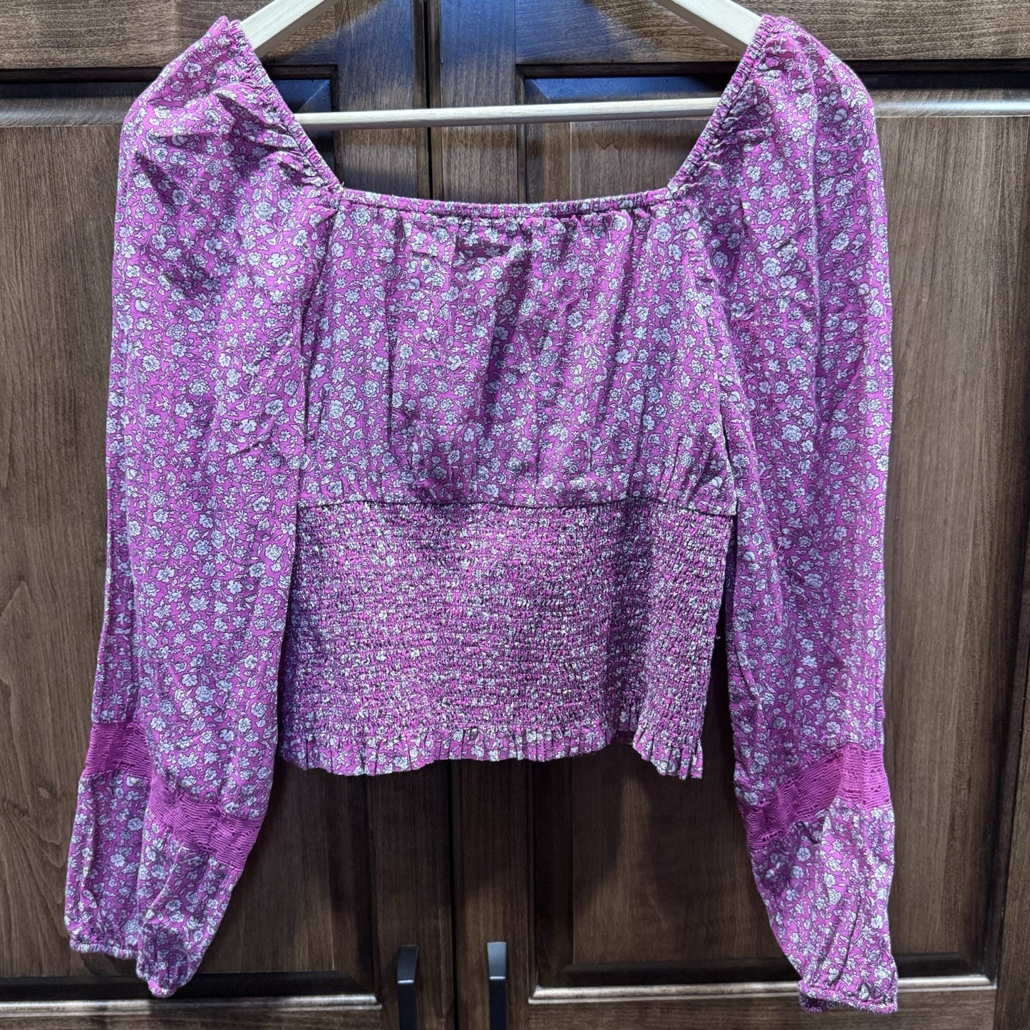 American Eagle Pink Floral Smocked Long Sleeve Crop Top Women’s Size Small NWT
