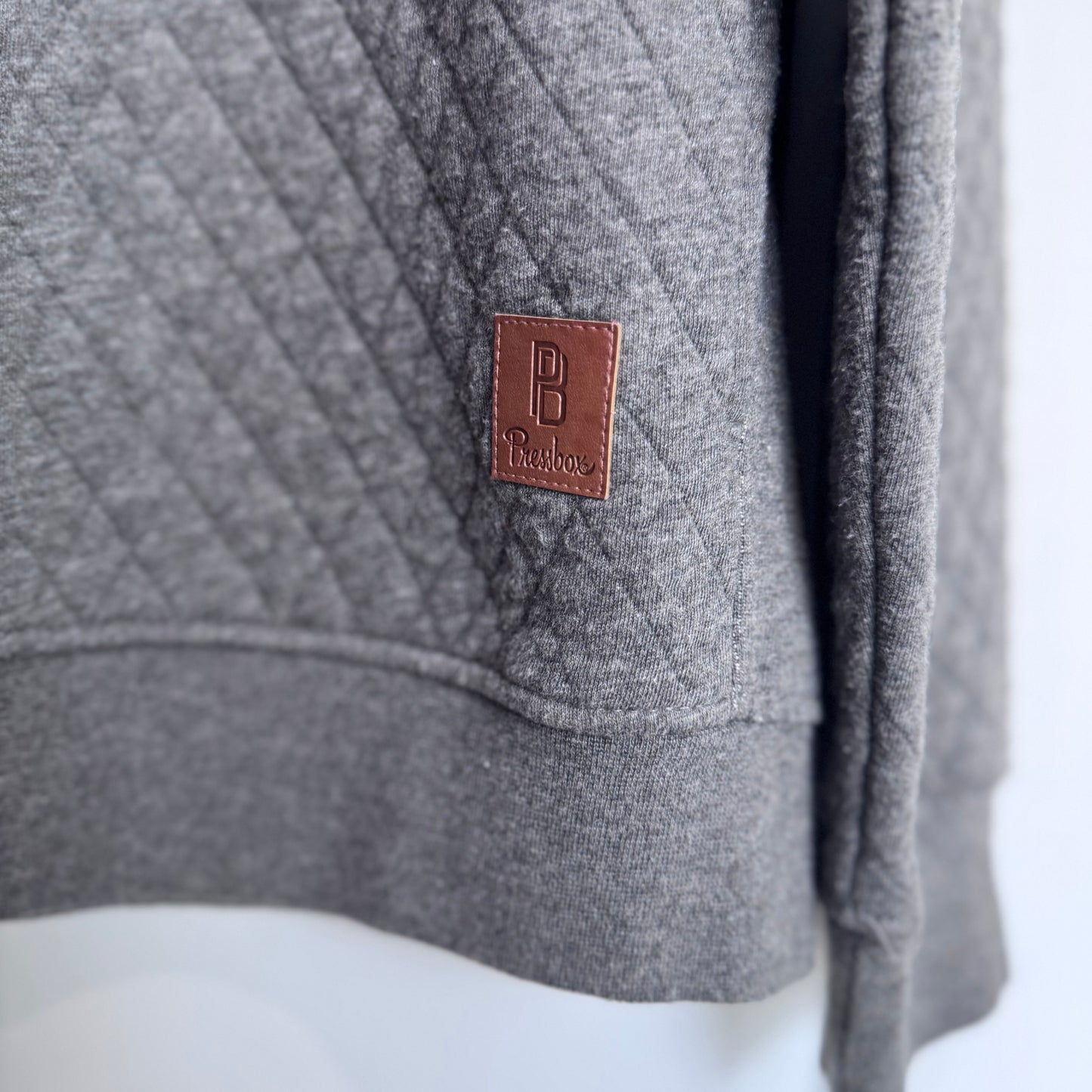 Pressbox University of Georgia Quilted Sweatshirt | Gray Pullover Crewneck | Women’s XL