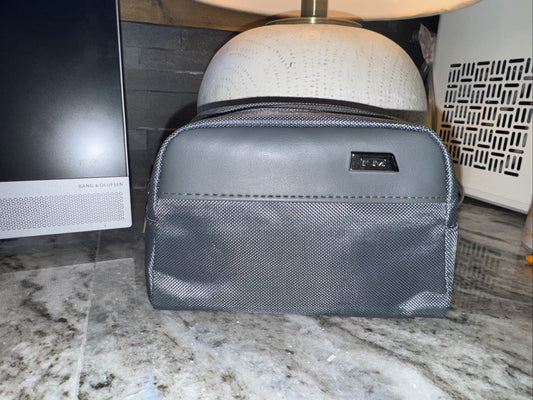 TUMI DELTA ONE Business Class AmenityKit / NEW Sealed / Soft GREY Travel Case