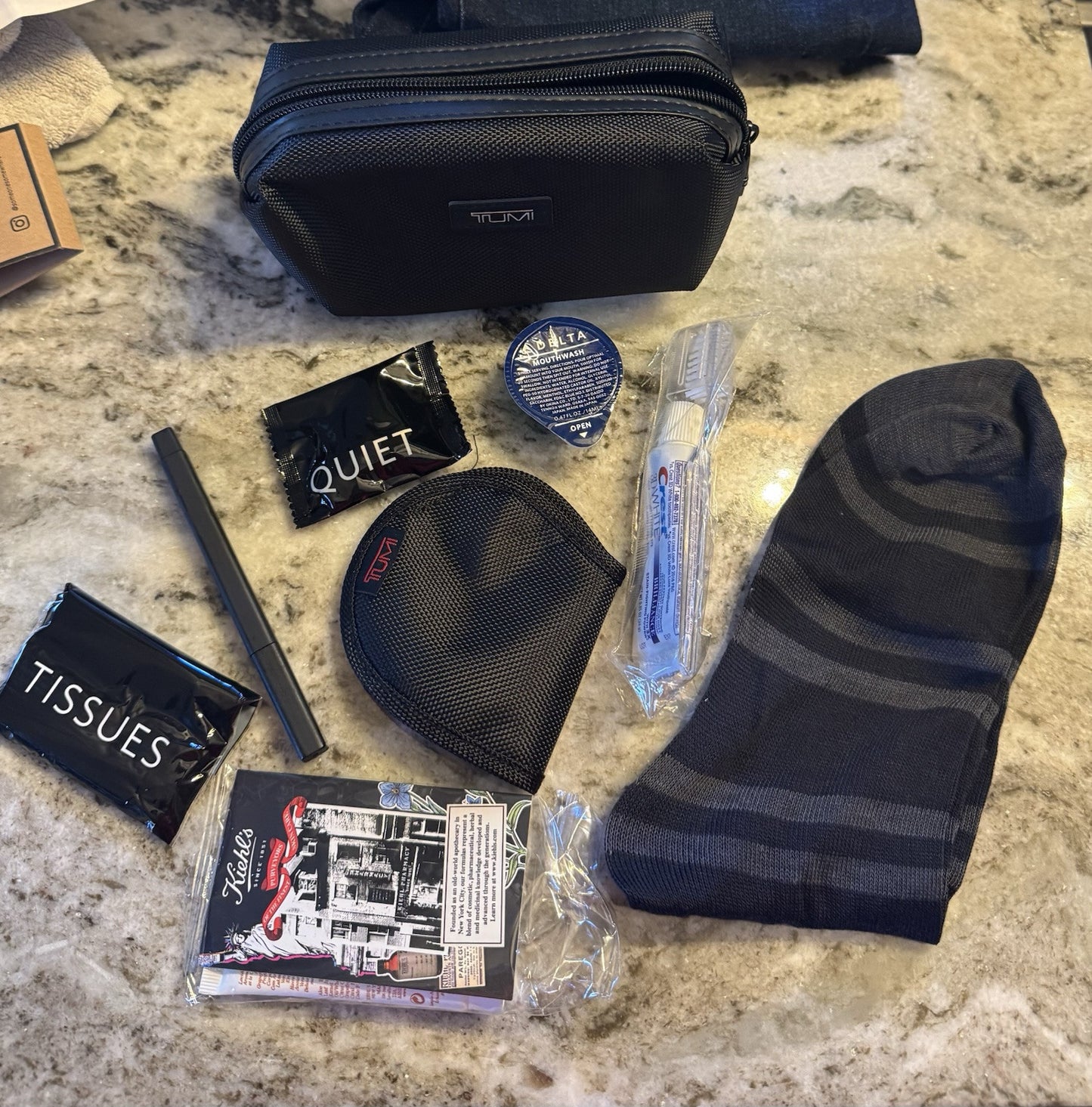 TUMI for Delta  Zip Pouch Travel Case Cosmetic Bag Black COMPLETE