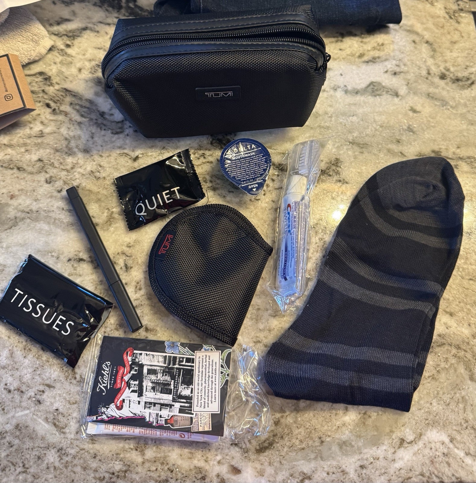 TUMI for Delta  Zip Pouch Travel Case Cosmetic Bag Black COMPLETE