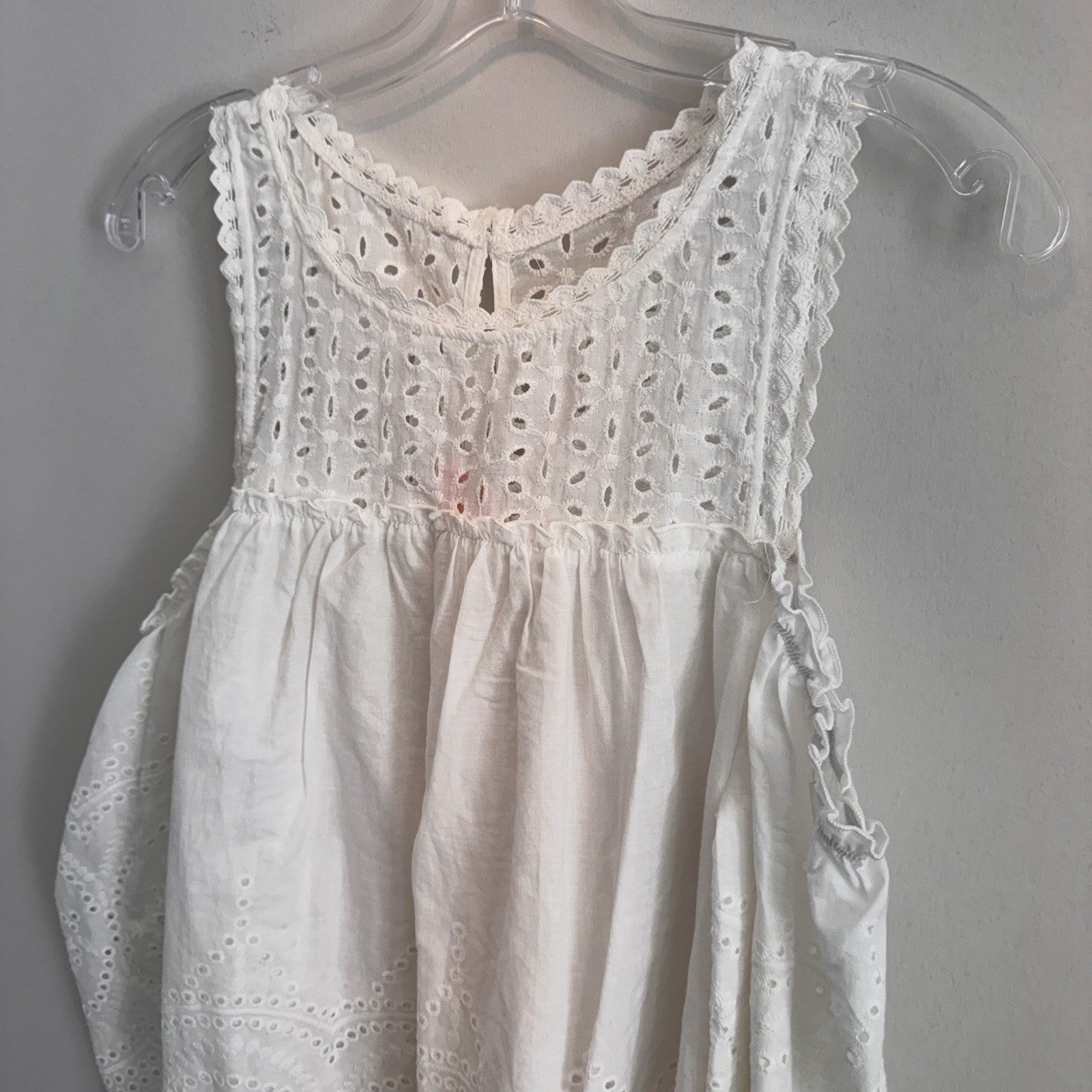 NWT Entro Boutique White Eyelet Lace Cold Shoulder Boho Bell Sleeve Top S Womens