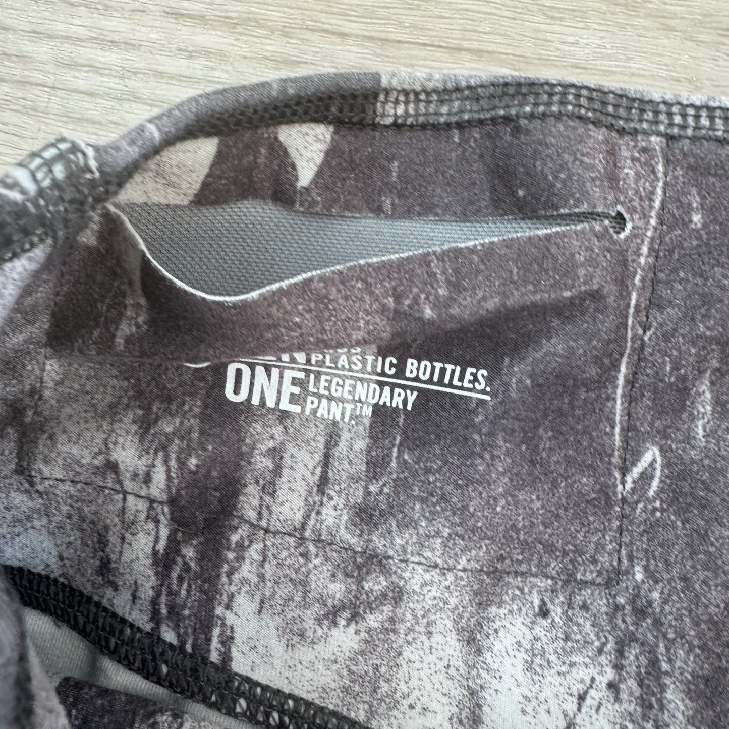 Nike Dri-Fit Leggings Women Small Gray Black Abstract Print Recycled Stretch 