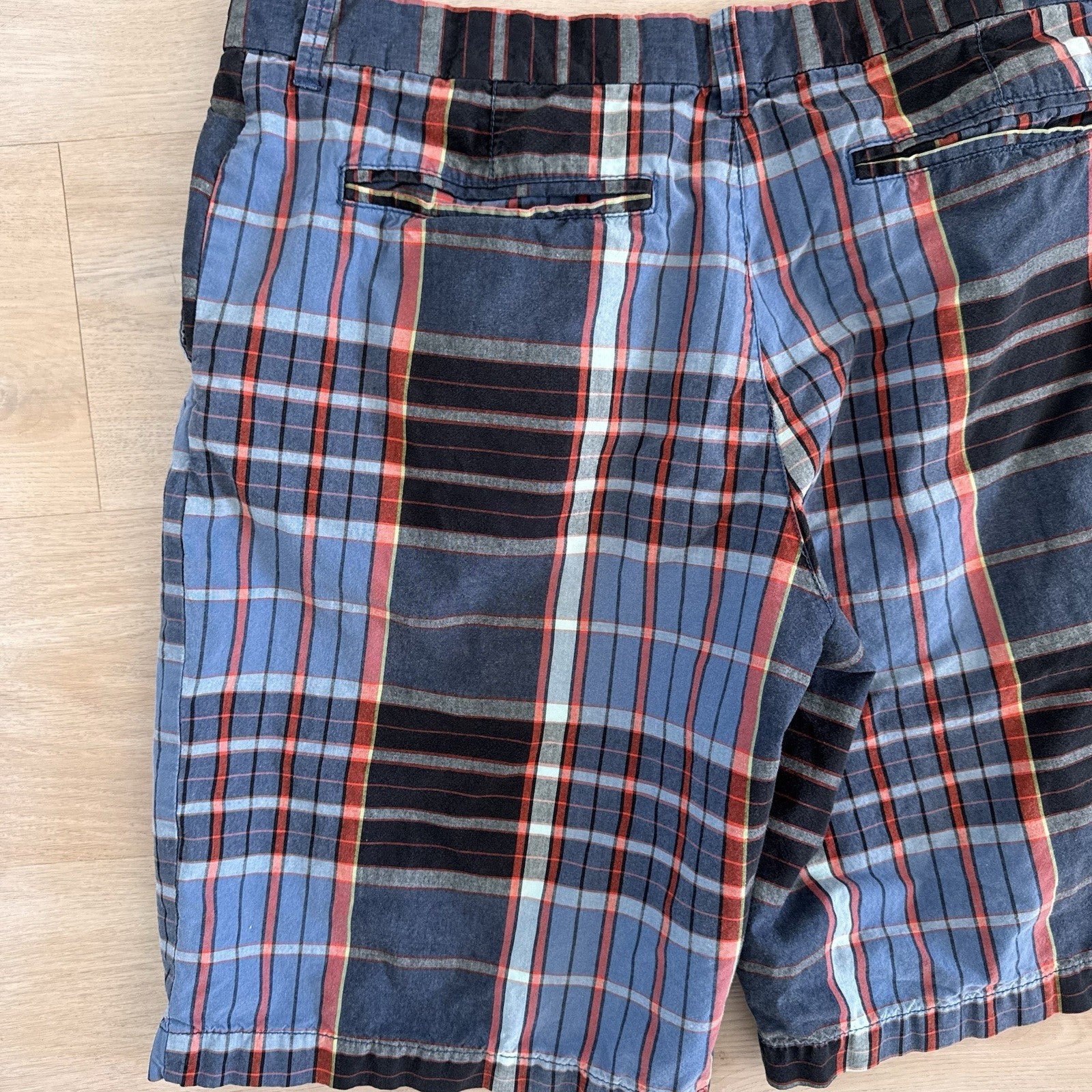 Old Navy Surplus Plaid Shorts Mens 36 Blue Red Cotton Flat Front