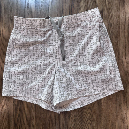 VRST Men’s Slim Fit 5” Resort Shorts Size S Gray Geo Print Swim Lined Zippered