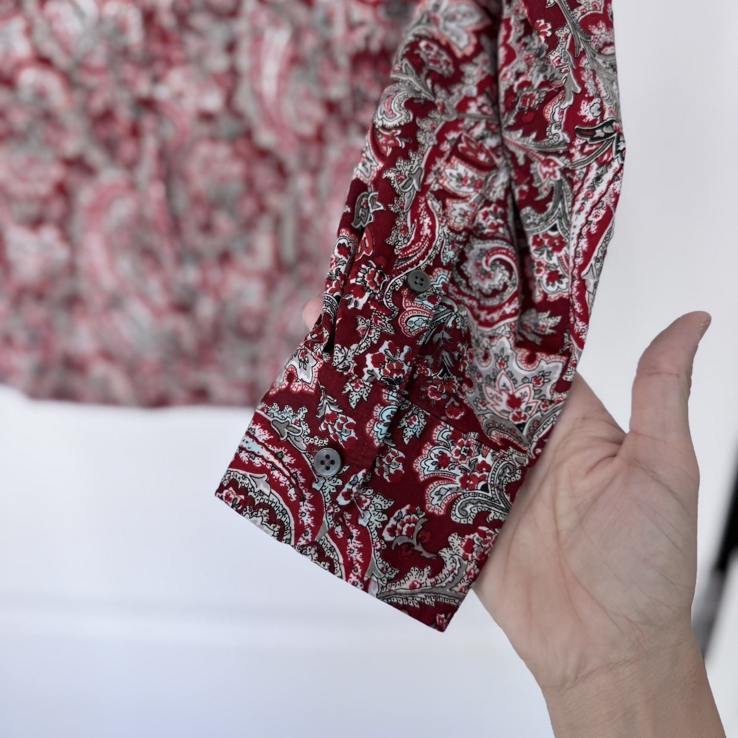 Talbots Red Paisley Button Front Shirt Women’s Size 8 Cotton Stretch Long Sleeve