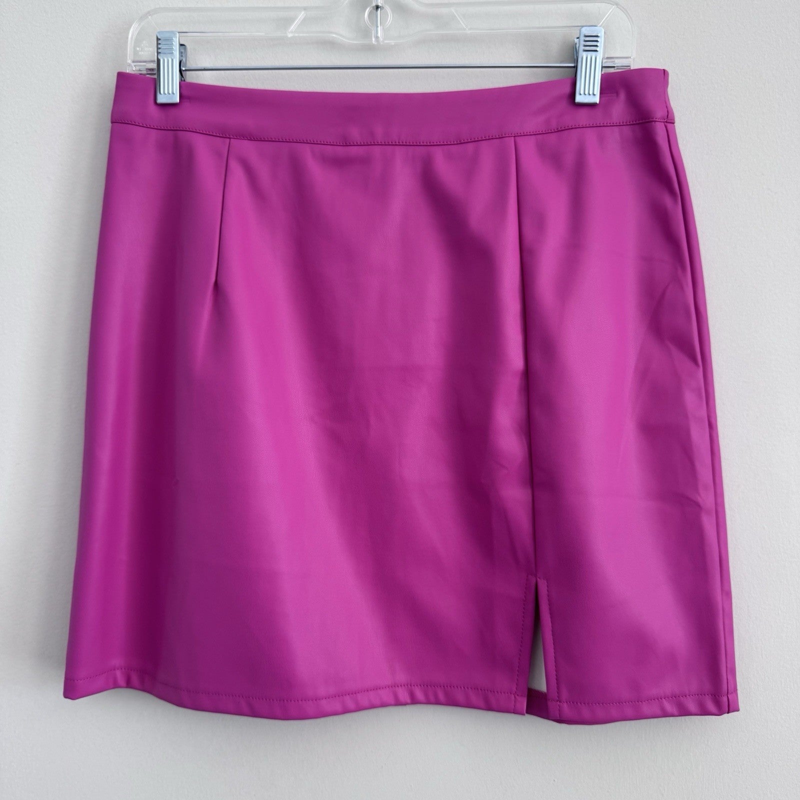 Entro NWT Women’s Pink Faux Leather Mini Skirt L Slit Back Zip Statement