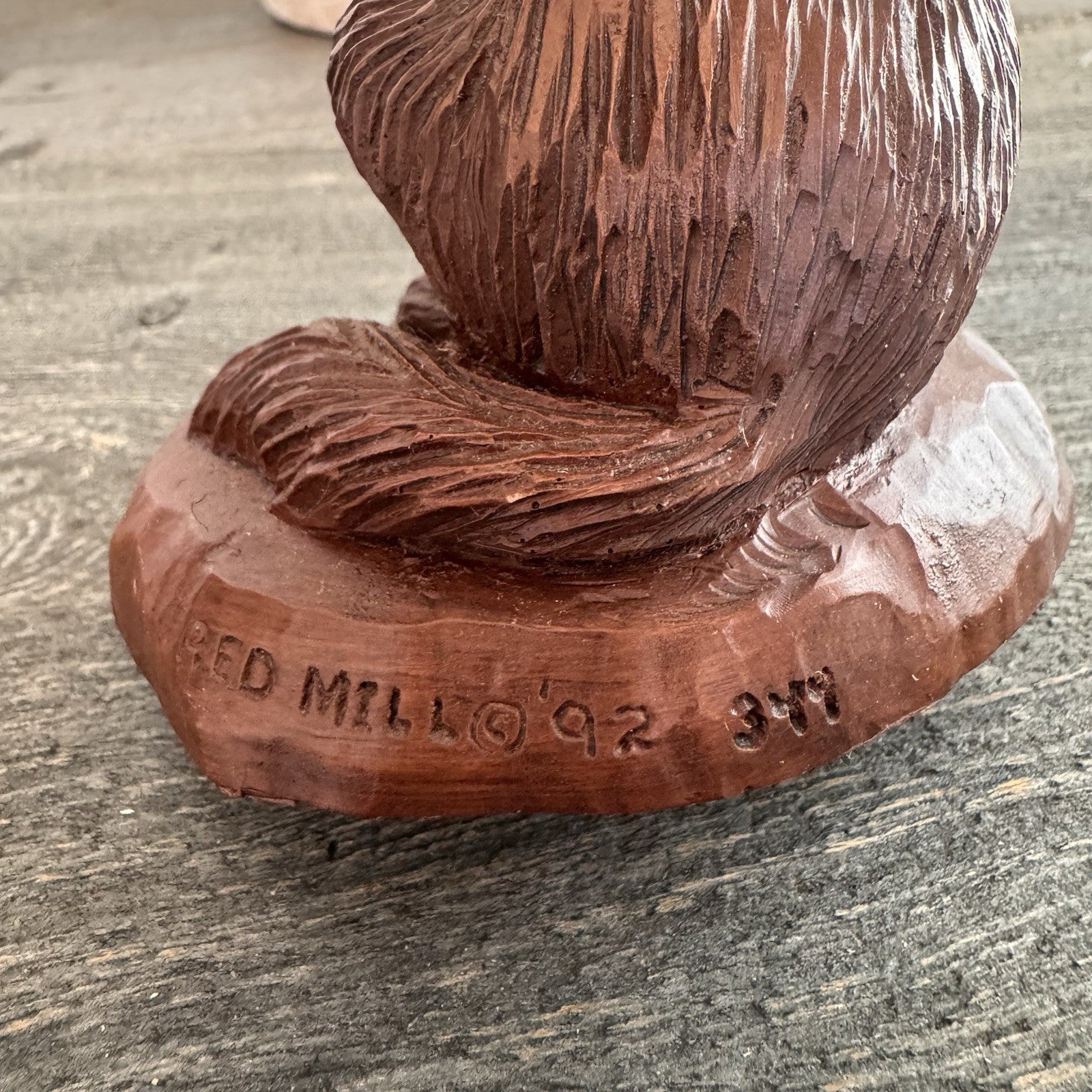 Red Mill Manufacturing Howling Wolf Figurine #347 Vintage 1992 Pecan Shell