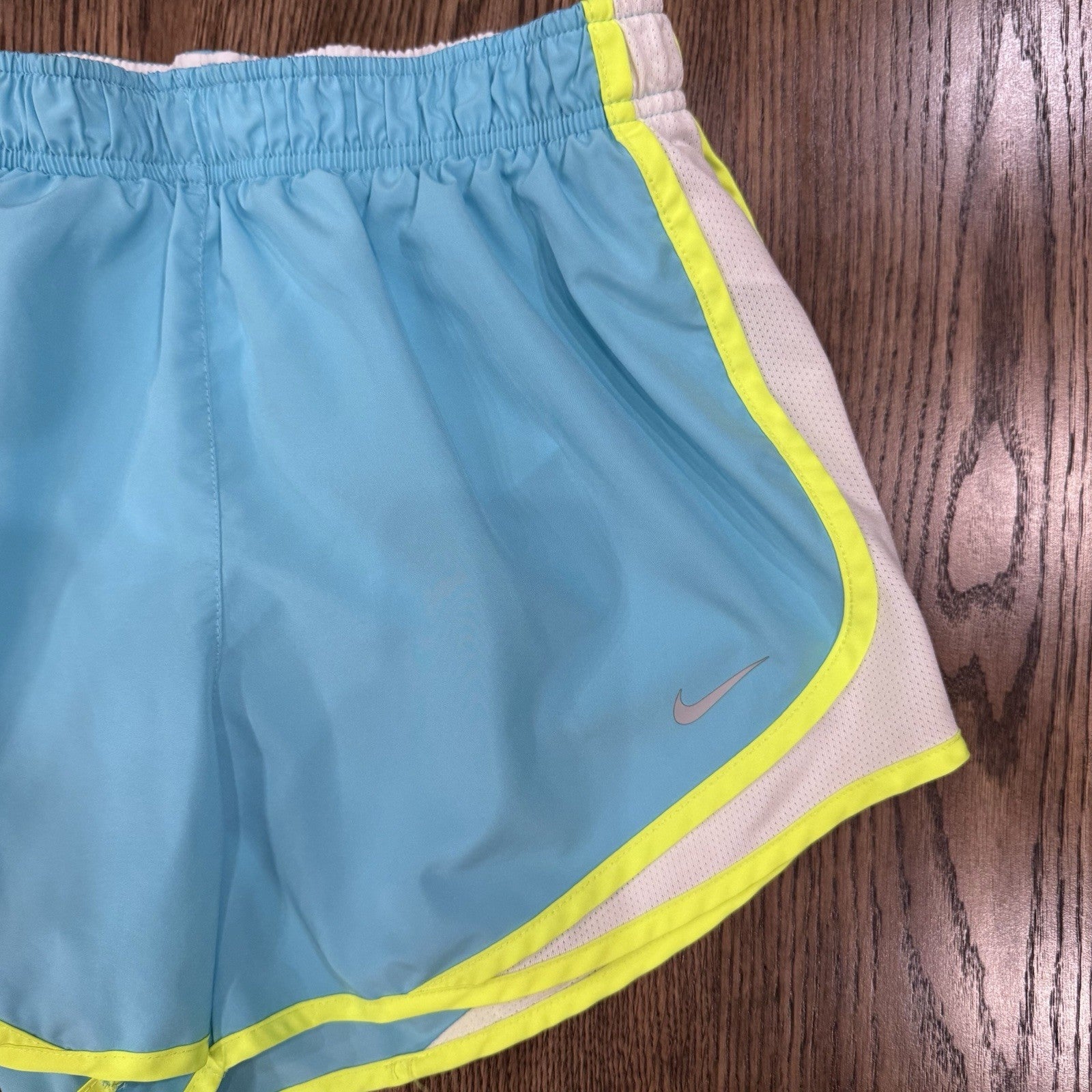 Nike Dri-Fit Tempo Running Shorts Women’s Medium Light Blue White Mesh