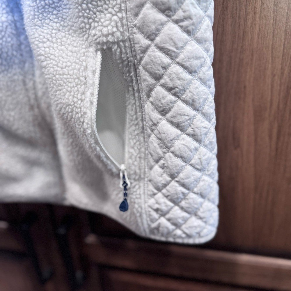 Vineyard Vines XS White Sherpa Fleece Vest Quilted Sides Zip Up Whale Logo