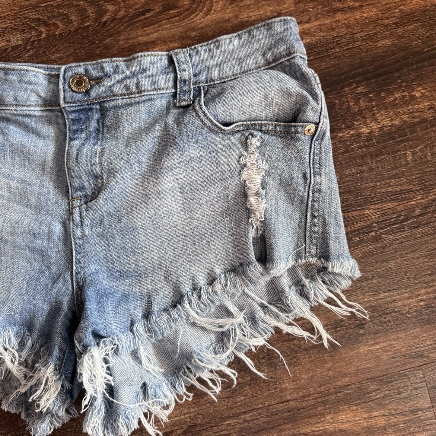 Signature Eight Distressed Denim Shorts Women’s Size L | High Rise Frayed Hem