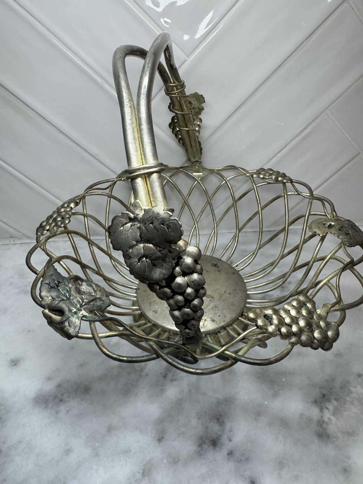 Vintage Godinger BASKET Silver Plate Fruit Grape Vine w/Moveable Handle 7x 8 in