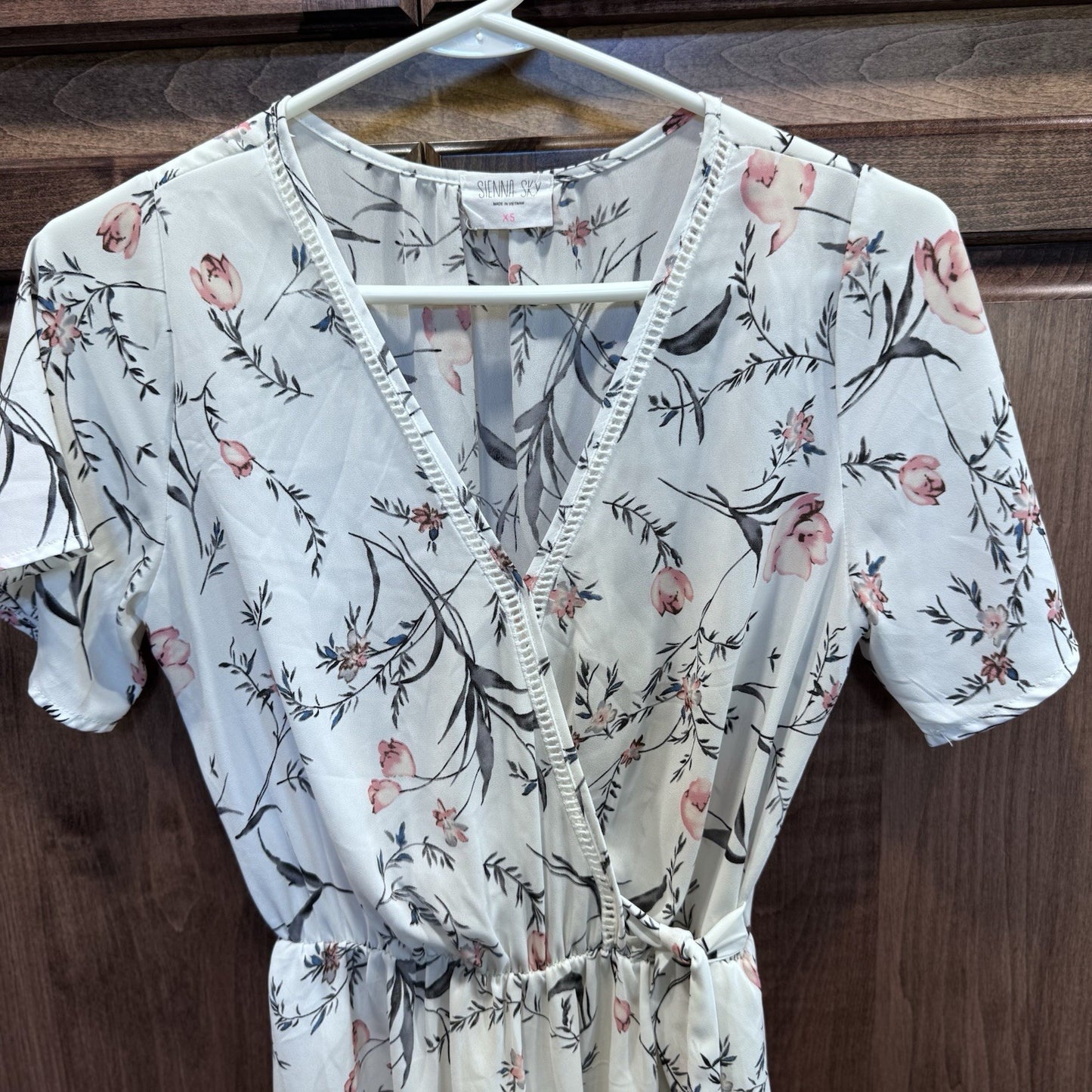 Sienna Sky Floral Wrap Dress White Pink Short Sleeve XS