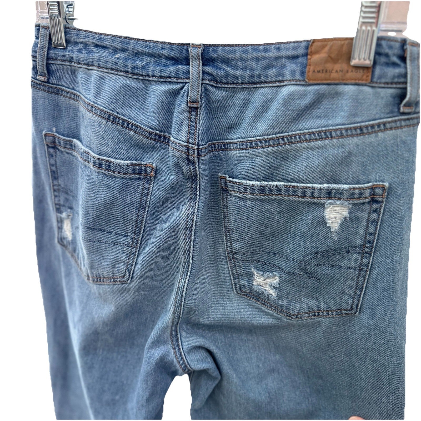 American Eagle Mom Jeans 8 Short Light Wash Distressed Ripped Knee Denim