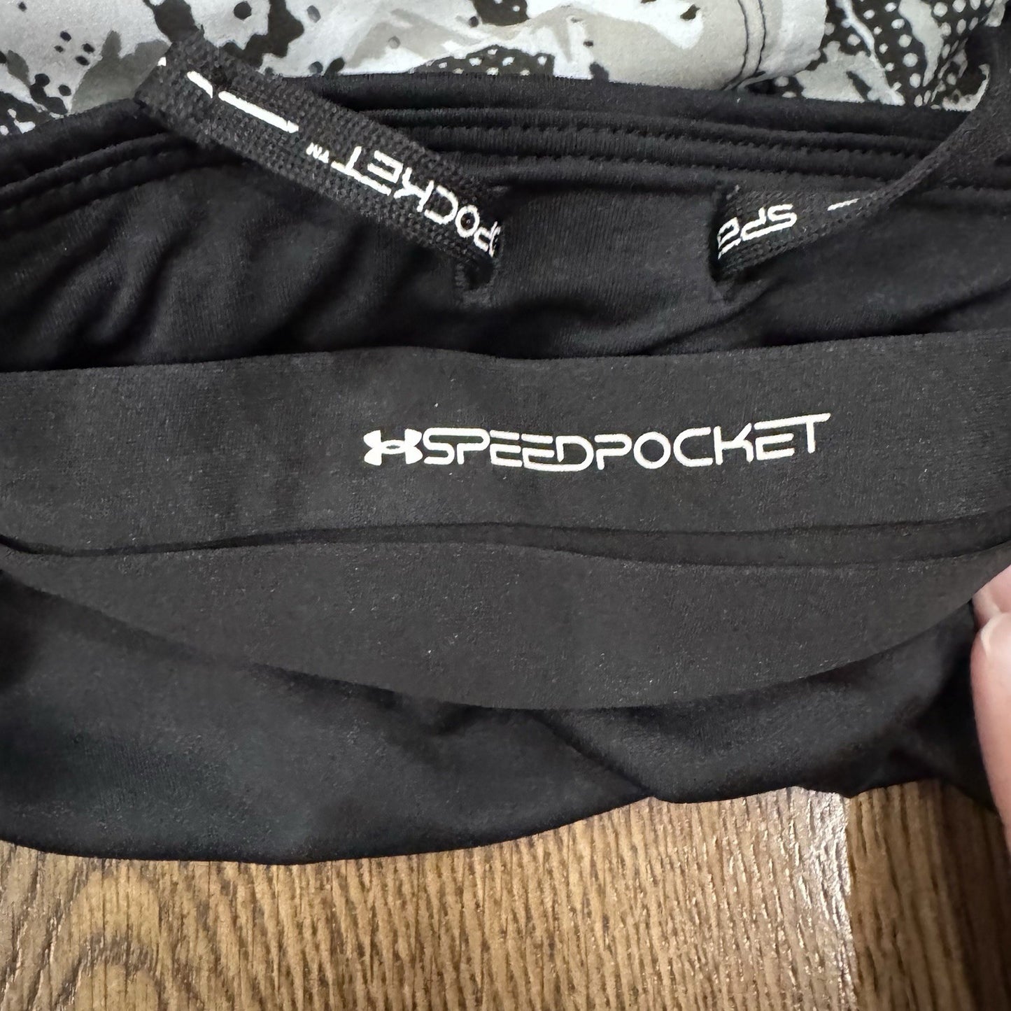 Under Armour Speedpocket Running Shorts Women’s Medium Camo Print 