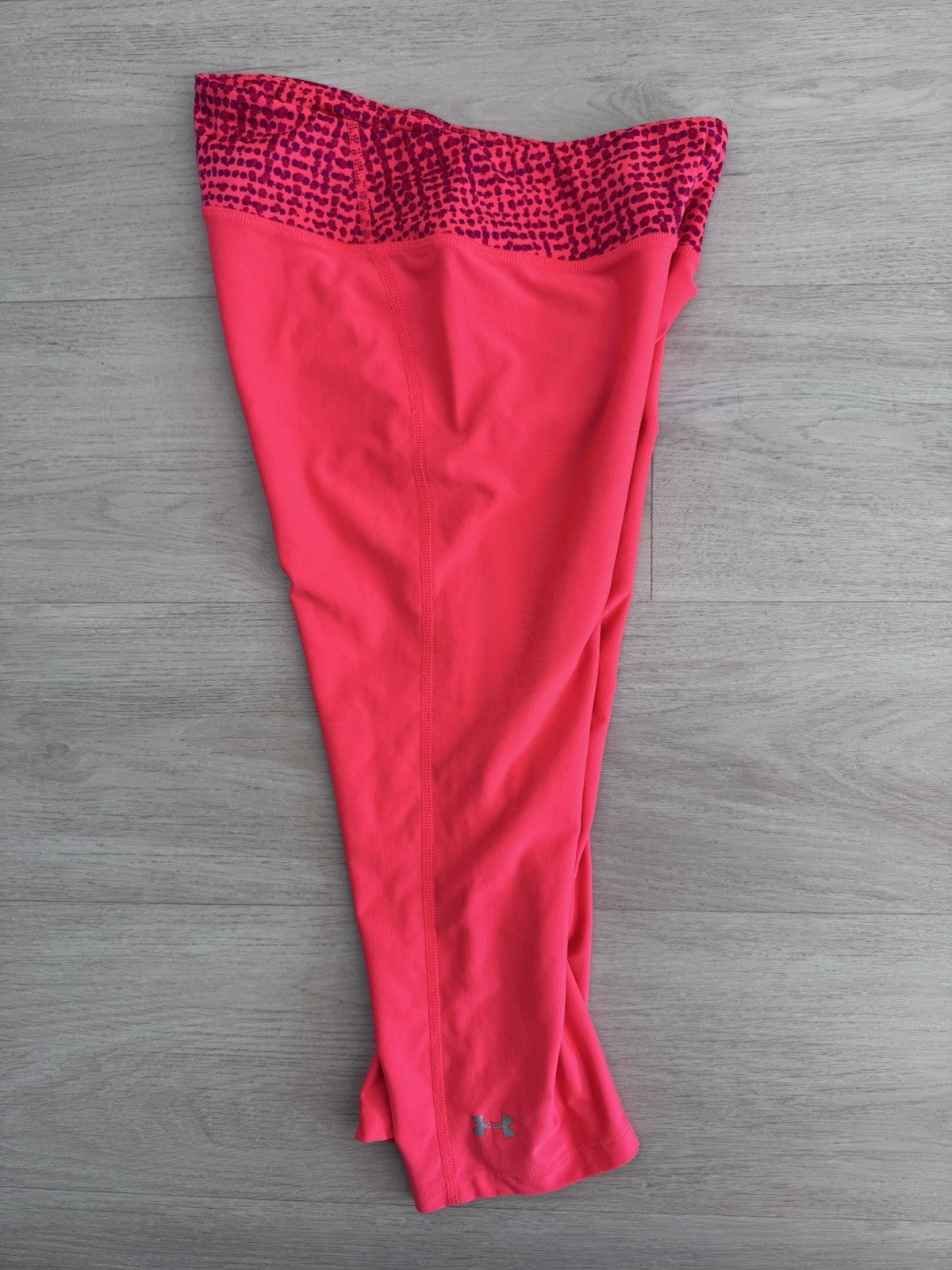 Under Armour HeatGear Capri Leggings SM Pink Leopard Print Fitted Activewear