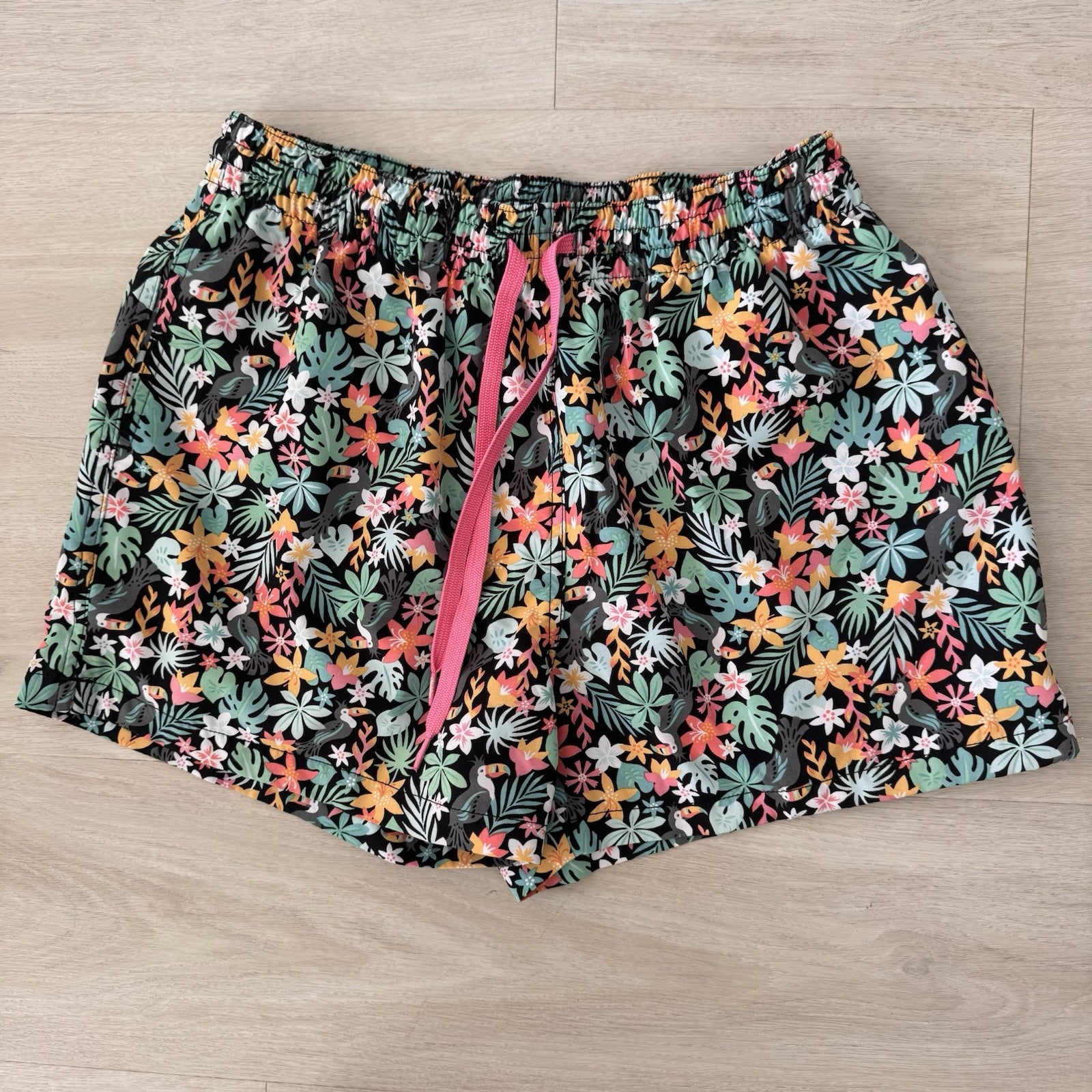 Chubbies Tropical Toucan Swim Trunks Shorts Mens Large Floral Beach