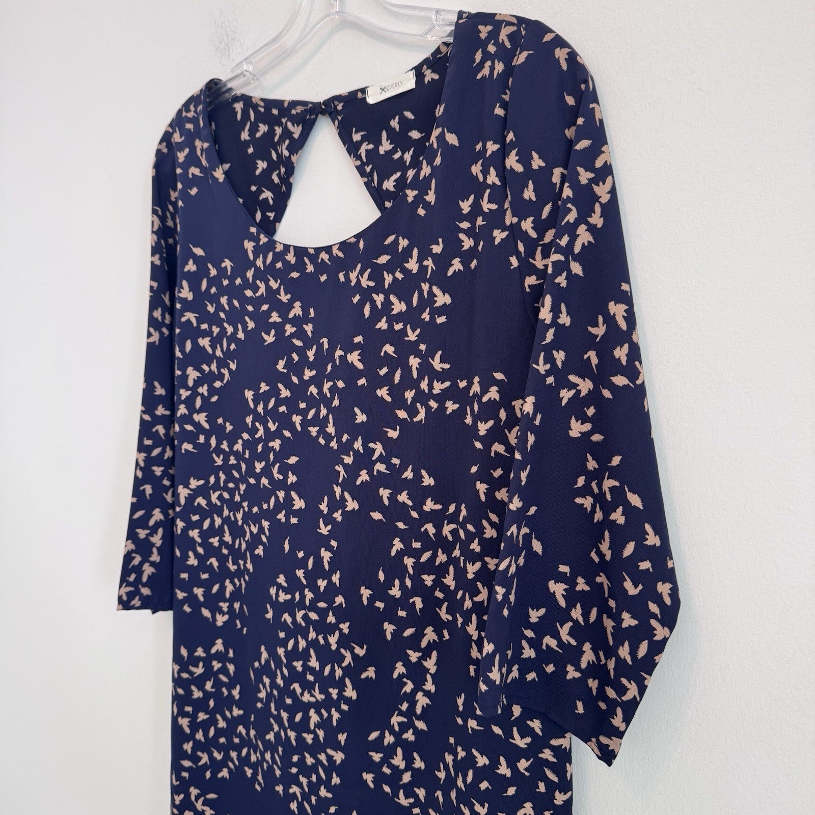 Everly Women’s Bird Print Shift Dress Medium Blue Pink 3/4 Sleeve Keyhole