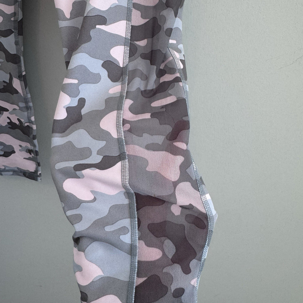 NWT Fabletics Mila Pocket Capri Leggings Camo Pink Gray M PowerHold
