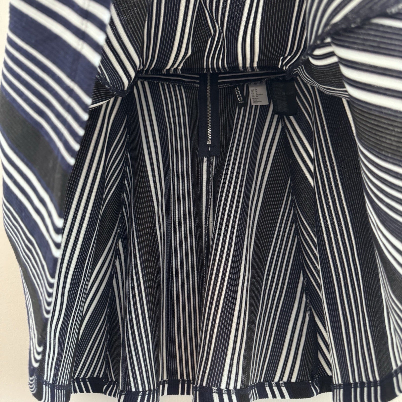 H&M Striped Skater Skirt Women Medium Navy White Fit Flare Preppy