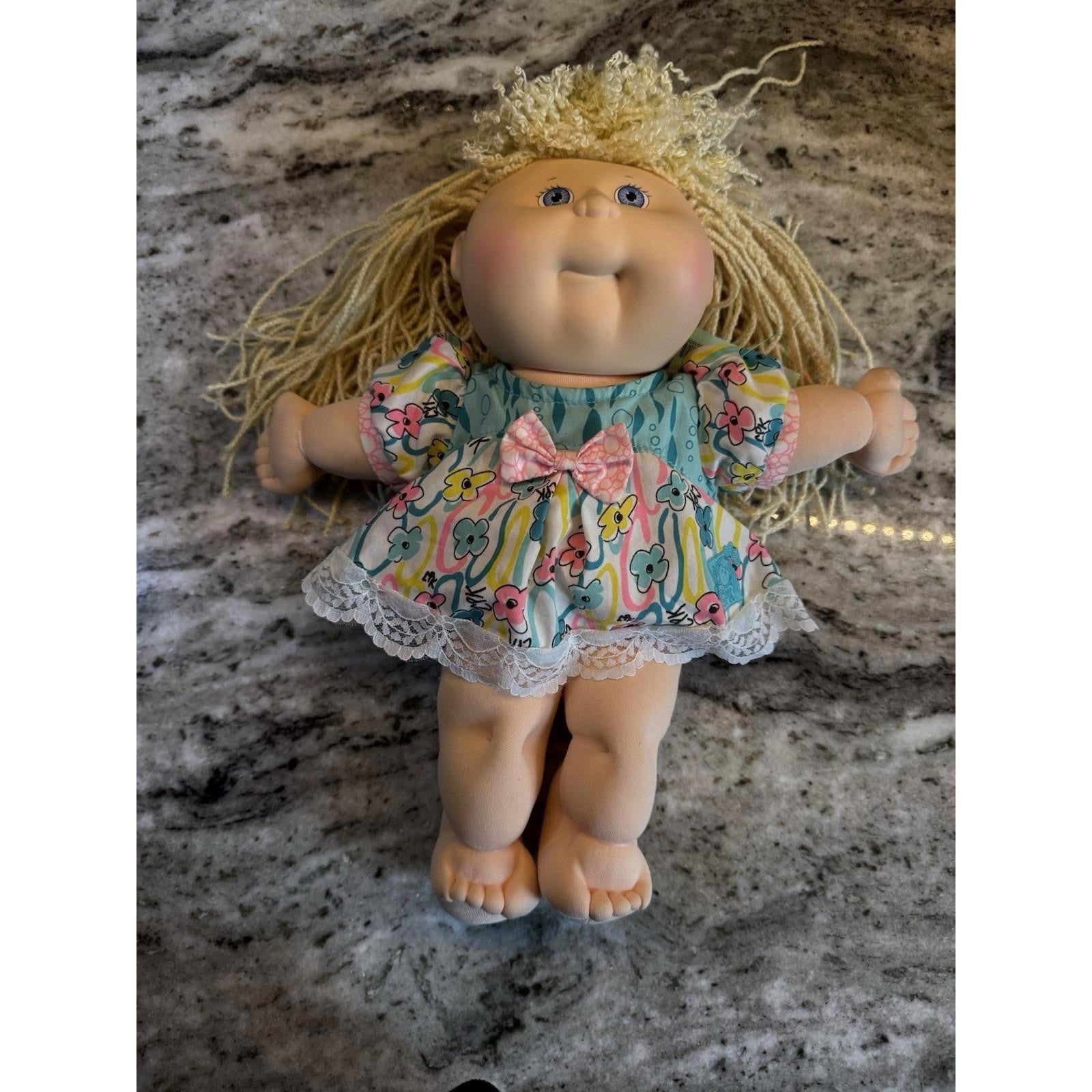Vintage 1990 First Edition Cabbage Patch Kids Pretty Blonde Hair Blue Eyes