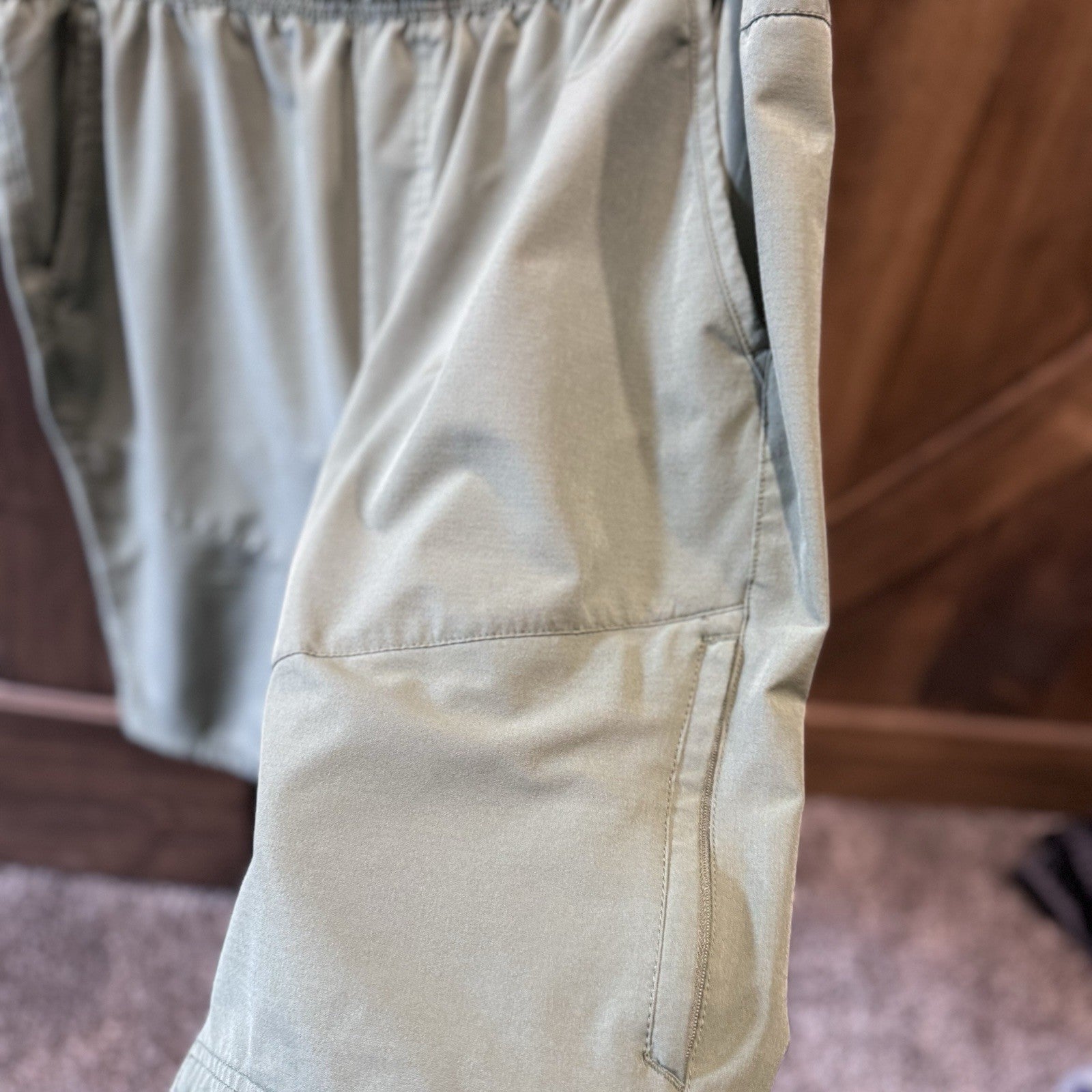 Gerry Men’s XL Cargo Hiking Shorts Green Zip Pockets Stretch Quick Dry Outdoor