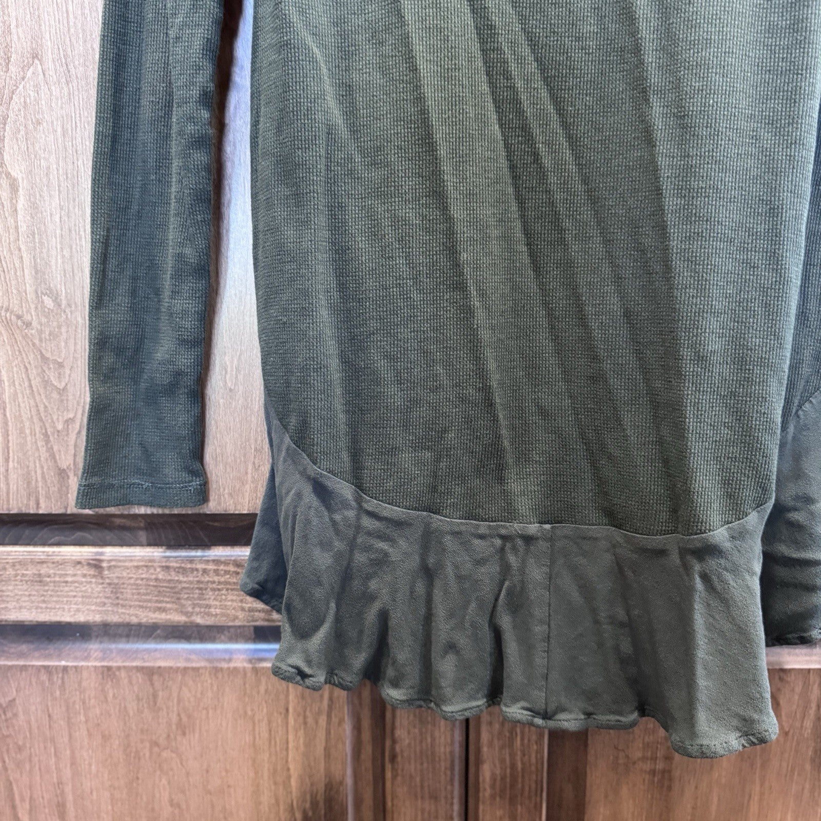 Altar’d State Waffle Knit Long Sleeve Ruffle Hem Tunic Top Women’s Small
