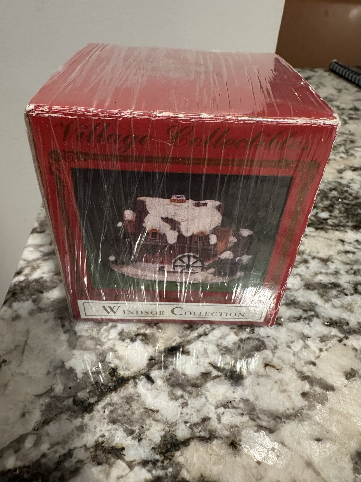 World Bazaars Inc Windsor Collection Resin Miniature Christmas House